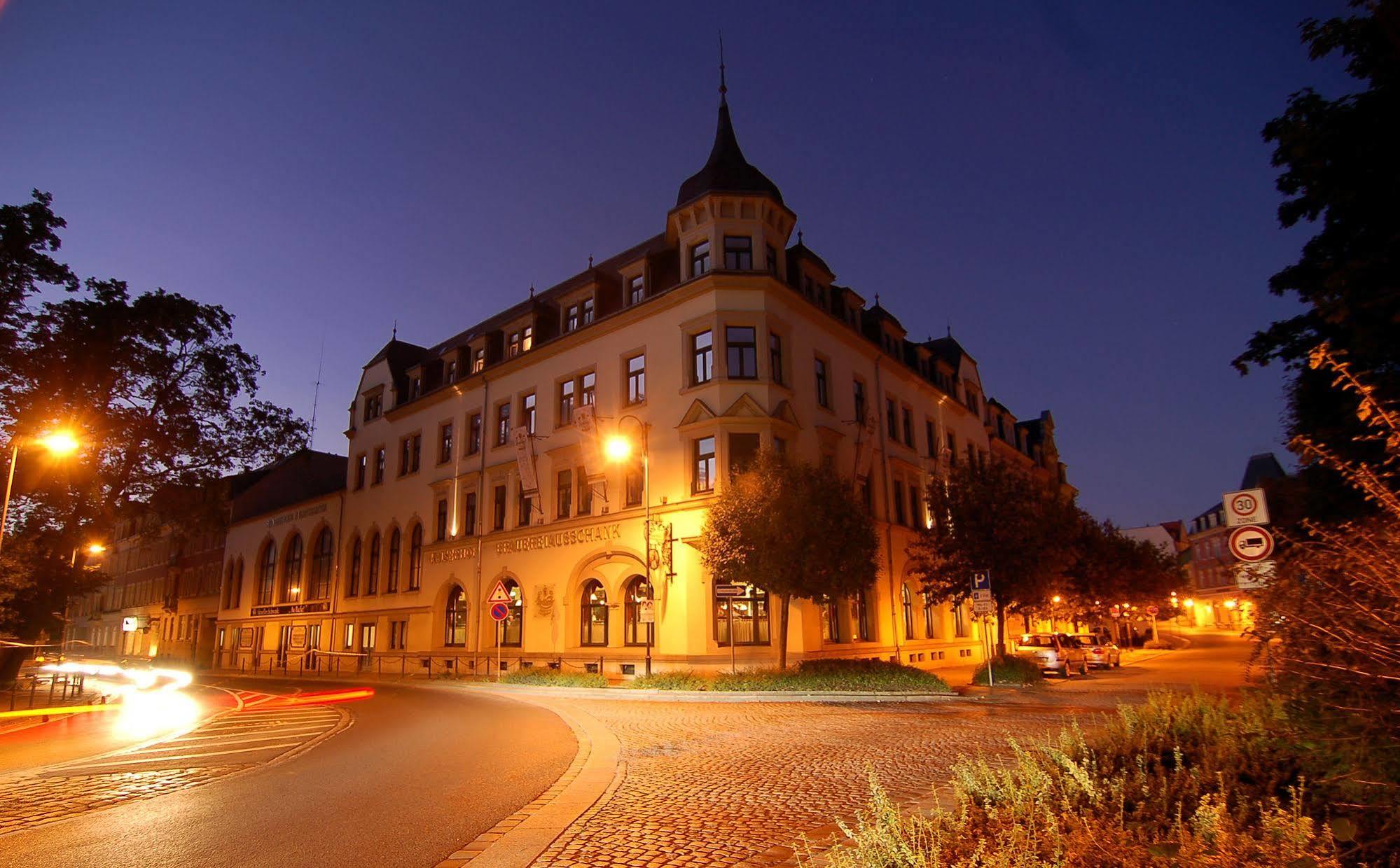 Hotel Kaiserhof Радеберг Экстерьер фото